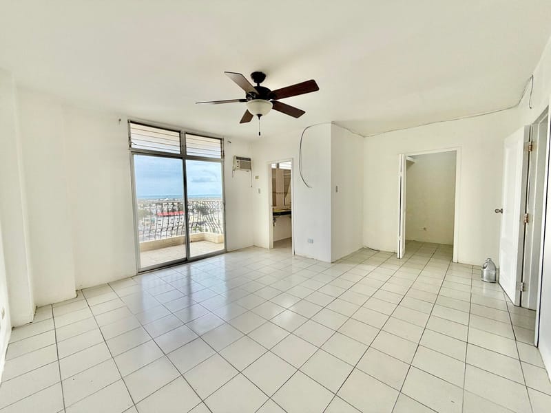 SPACIOUS UNFURNISHED OCEANFRONT APARTMENT FOR RENT — photo 13