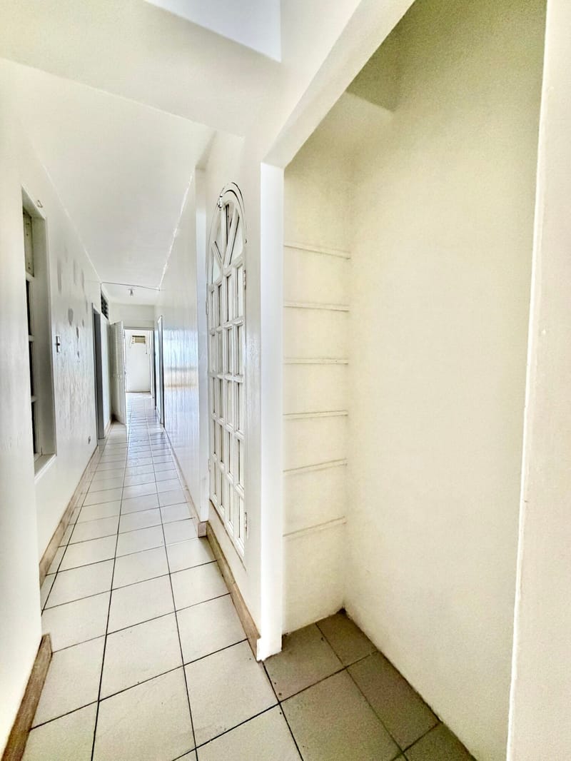 SPACIOUS UNFURNISHED OCEANFRONT APARTMENT FOR RENT — photo 11