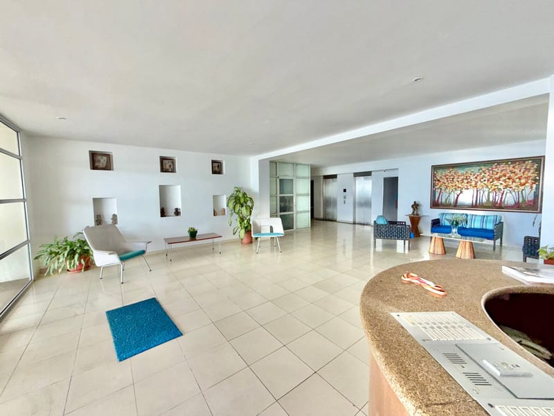 SPACIOUS UNFURNISHED OCEANFRONT APARTMENT FOR RENT — photo 29