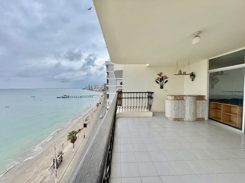 SPACIOUS UNFURNISHED OCEANFRONT APARTMENT FOR RENT — photo 10