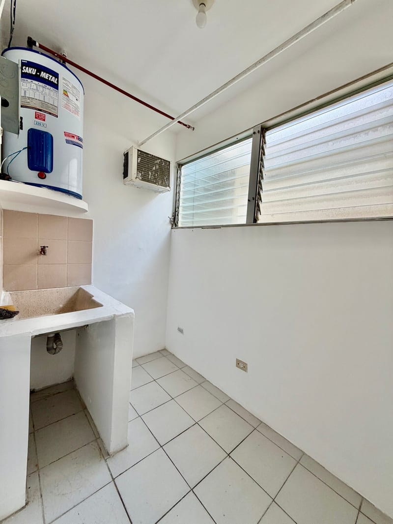 SPACIOUS UNFURNISHED OCEANFRONT APARTMENT FOR RENT — photo 6