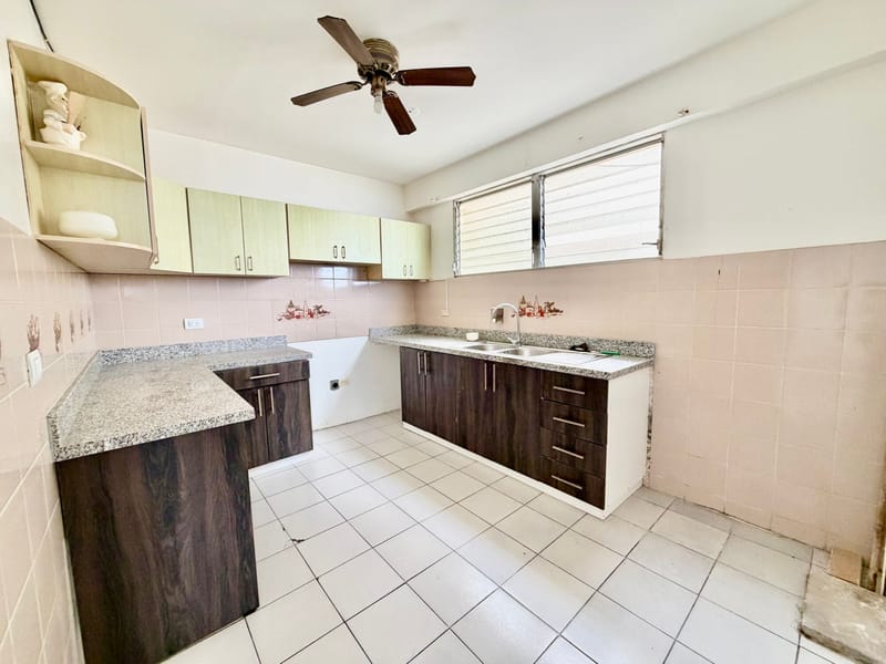 SPACIOUS UNFURNISHED OCEANFRONT APARTMENT FOR RENT — photo 5