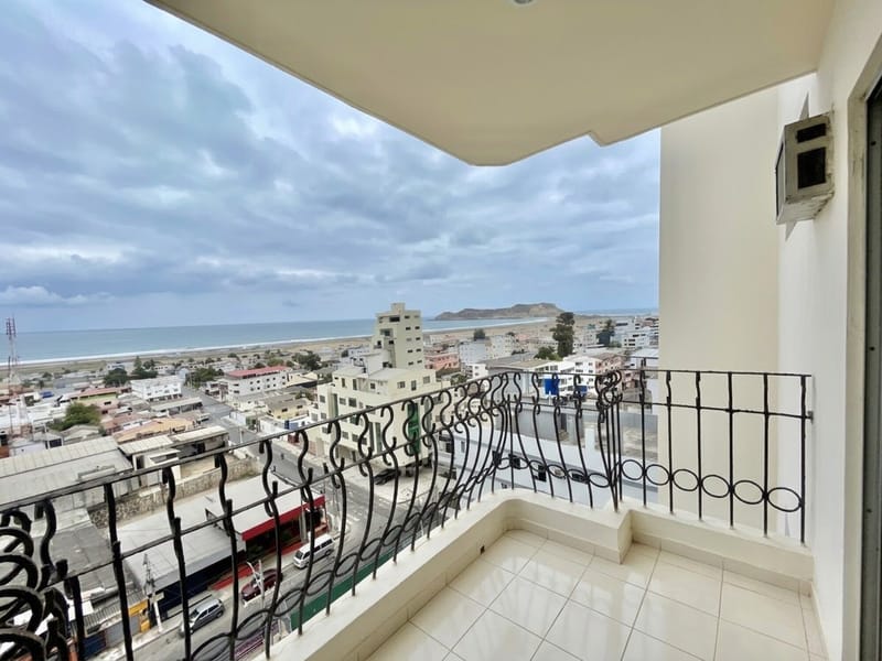 SPACIOUS UNFURNISHED OCEANFRONT APARTMENT FOR RENT — photo 14