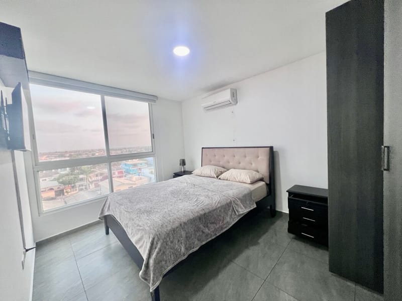 SAN LORENZO: 1-BEDROOM SUITE WITH BALCONY, PARKING, POOL, AND ROOFTOP — photo 2