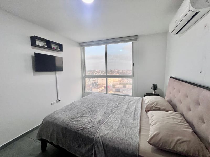 SAN LORENZO: 1-BEDROOM SUITE WITH BALCONY, PARKING, POOL, AND ROOFTOP — photo 6