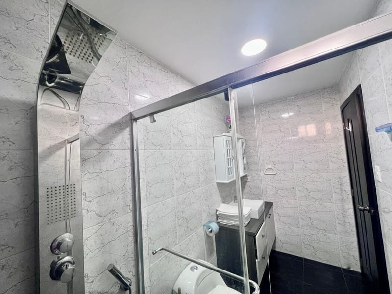 SAN LORENZO: 1-BEDROOM SUITE WITH BALCONY, PARKING, POOL, AND ROOFTOP — photo 5