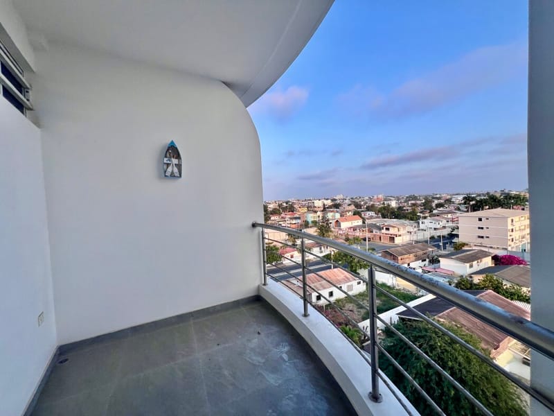 SAN LORENZO: 1-BEDROOM SUITE WITH BALCONY, PARKING, POOL, AND ROOFTOP — photo 7