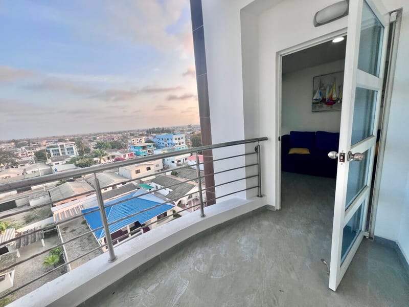 SAN LORENZO: 1-BEDROOM SUITE WITH BALCONY, PARKING, POOL, AND ROOFTOP — photo 8