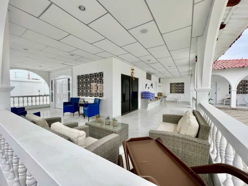 MILINA-SALINAS: INMENSA CASA 5/6 CON PISCINA Y JACUZZI A 3 CUADRAS DEL MAR — foto 3