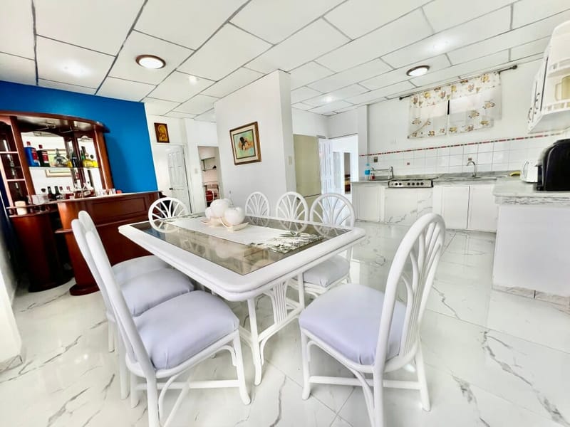 MILINA-SALINAS: INMENSA CASA 5/6 CON PISCINA Y JACUZZI A 3 CUADRAS DEL MAR — foto 6
