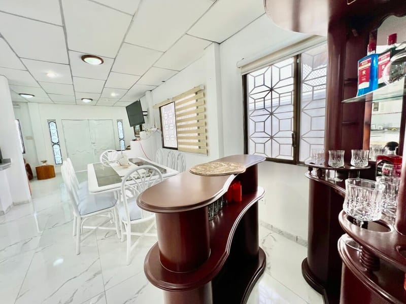 MILINA-SALINAS: INMENSA CASA 5/6 CON PISCINA Y JACUZZI A 3 CUADRAS DEL MAR — foto 5