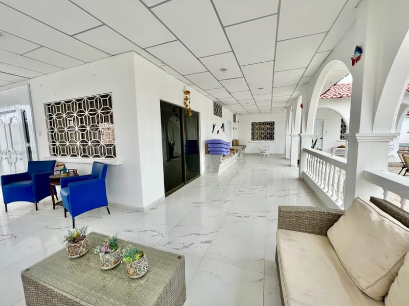 MILINA-SALINAS: INMENSA CASA 5/6 CON PISCINA Y JACUZZI A 3 CUADRAS DEL MAR — foto 2
