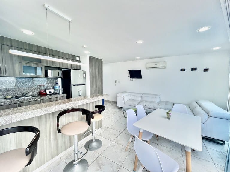 SAN LORENZO: GORGEOUS BEACHFRONT APARTMENT WITH A POOL, GYM, AND ROOFTOP — photo 3