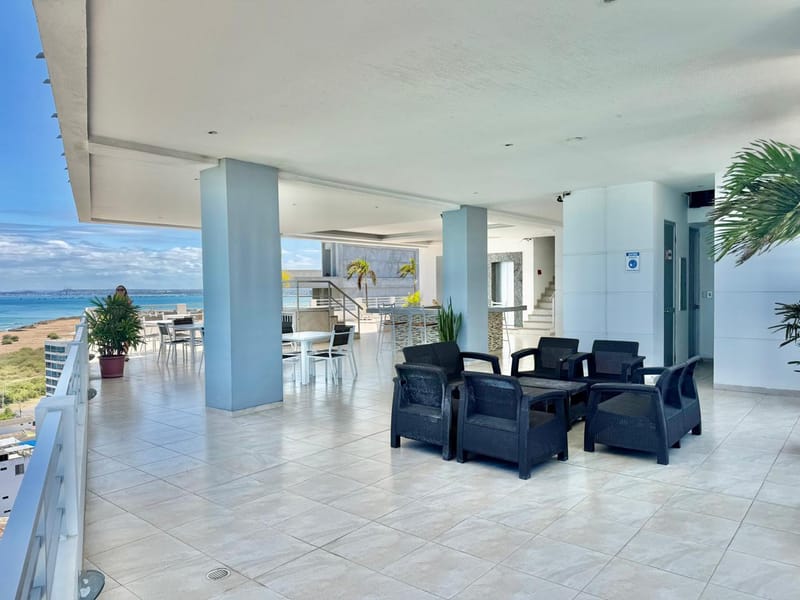 SAN LORENZO: GORGEOUS BEACHFRONT APARTMENT WITH A POOL, GYM, AND ROOFTOP — photo 28