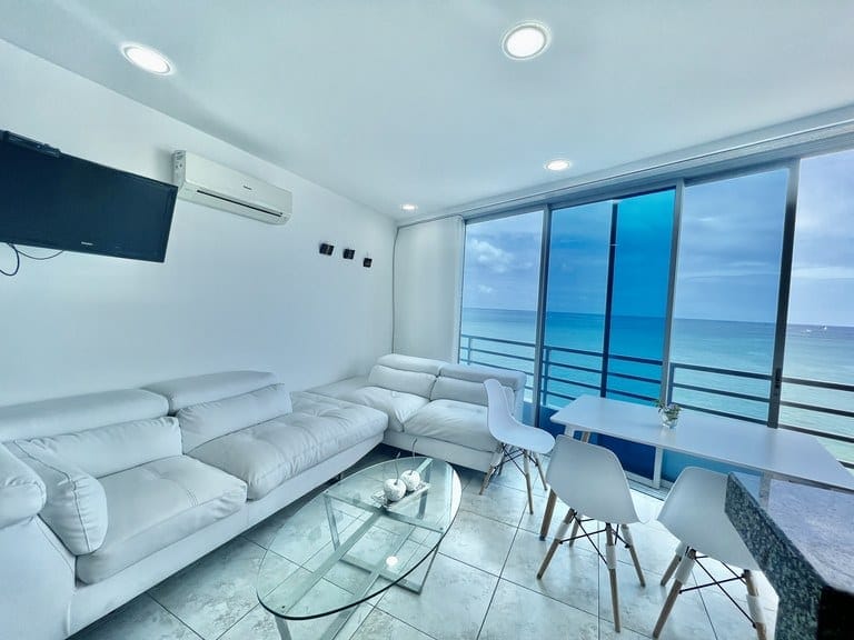 SAN LORENZO: GORGEOUS BEACHFRONT APARTMENT WITH A POOL, GYM, AND ROOFTOP — photo 2