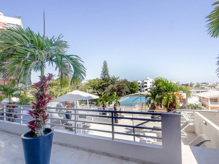 SAN LORENZO: GORGEOUS BEACHFRONT APARTMENT WITH A POOL, GYM, AND ROOFTOP — photo 16