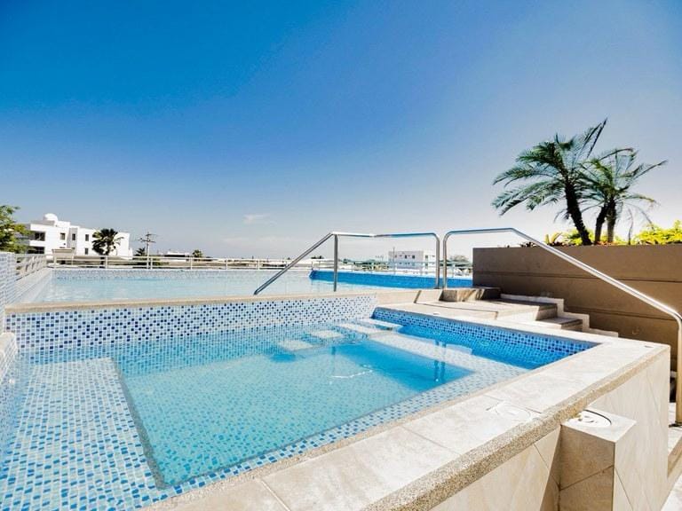 SAN LORENZO: GORGEOUS BEACHFRONT APARTMENT WITH A POOL, GYM, AND ROOFTOP — photo 18