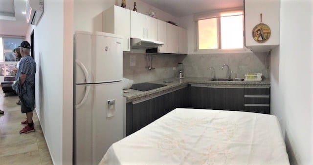 SAN LORENZO: AMPLIA SUITE CON BALCON Y PISCINA A 1 CUADRA DEL MAR — foto 6