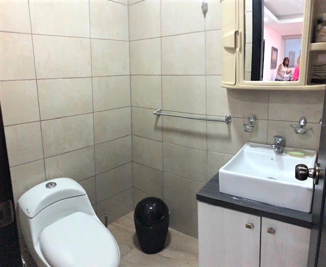 SAN LORENZO: AMPLIA SUITE CON BALCON Y PISCINA A 1 CUADRA DEL MAR — foto 7