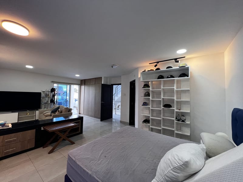SAN LORENZO: UNPARALLELED 5-BEDROOM, 5-BATHROOM HOME WITH A SWIMMING POOL — photo 18