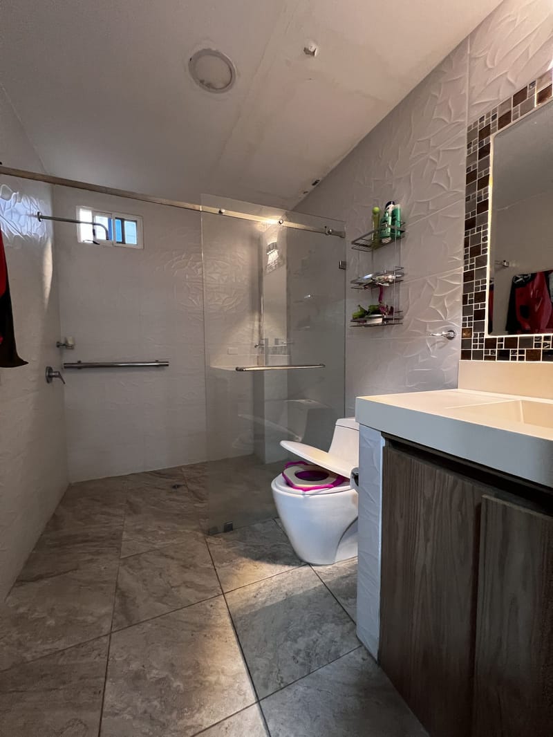 SAN LORENZO: UNPARALLELED 5-BEDROOM, 5-BATHROOM HOME WITH A SWIMMING POOL — photo 12
