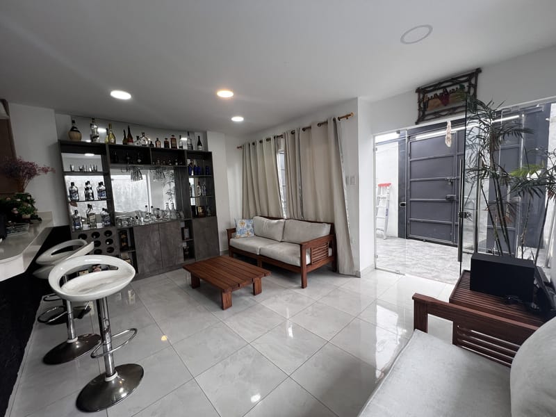 SAN LORENZO: UNPARALLELED 5-BEDROOM, 5-BATHROOM HOME WITH A SWIMMING POOL — photo 4