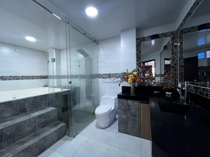 SAN LORENZO: UNPARALLELED 5-BEDROOM, 5-BATHROOM HOME WITH A SWIMMING POOL — photo 22