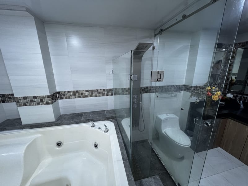 SAN LORENZO: UNPARALLELED 5-BEDROOM, 5-BATHROOM HOME WITH A SWIMMING POOL — photo 23