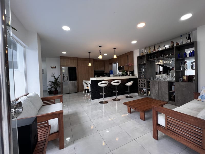SAN LORENZO: UNPARALLELED 5-BEDROOM, 5-BATHROOM HOME WITH A SWIMMING POOL — photo 2