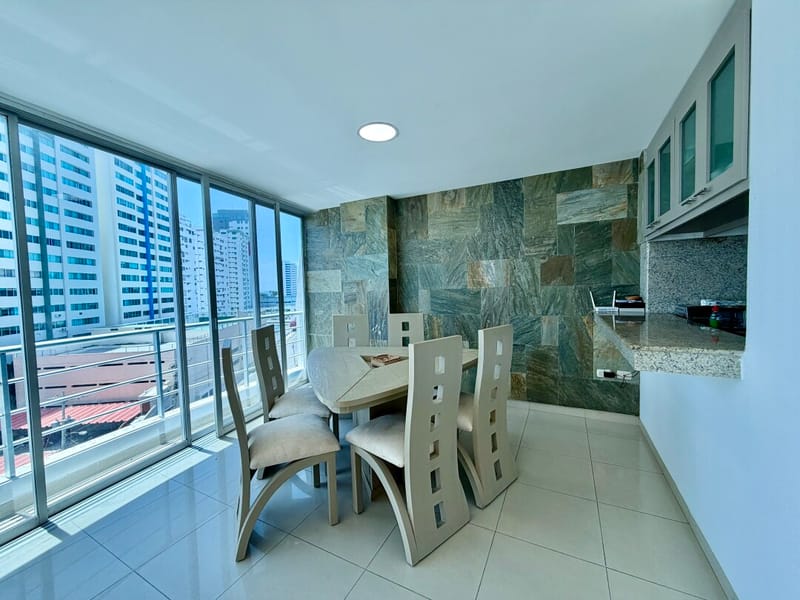 SAN LORENZO: 4-BEDROOM OCEANFRONT APARTMENT WITH POOL AND ROOFTOP — photo 4