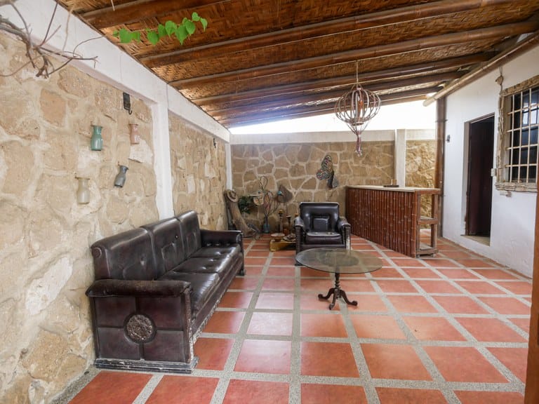 SUPER 4/5-BEDROOM HOME IN LA MILINA WITH PRIVATE POOL AND SPACIOUS LOT — photo 3