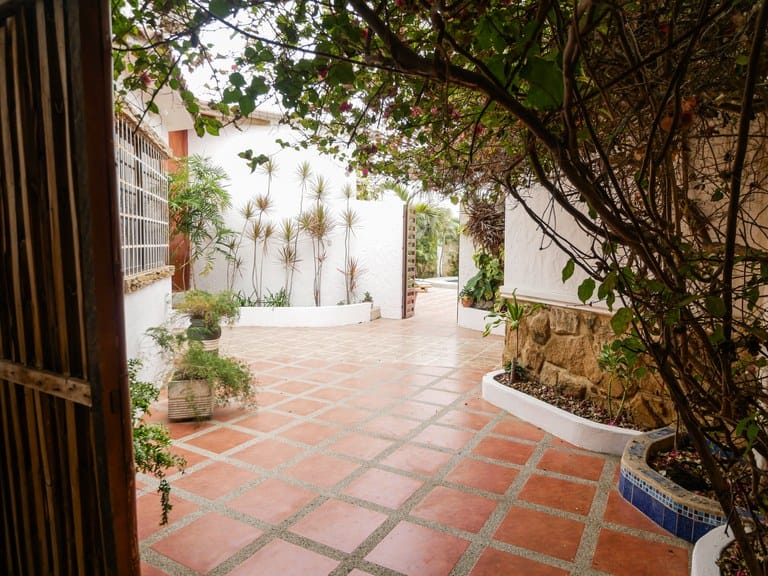SUPER 4/5-BEDROOM HOME IN LA MILINA WITH PRIVATE POOL AND SPACIOUS LOT — photo 4