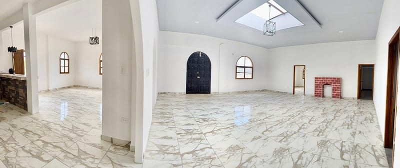 MILINA: CORNER LOT WITH A HOUSE AND A SWIMMING POOL, 3 BLOCKS FROM THE OCEAN — photo 5
