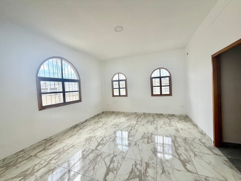 MILINA: CORNER LOT WITH A HOUSE AND A SWIMMING POOL, 3 BLOCKS FROM THE OCEAN — photo 11