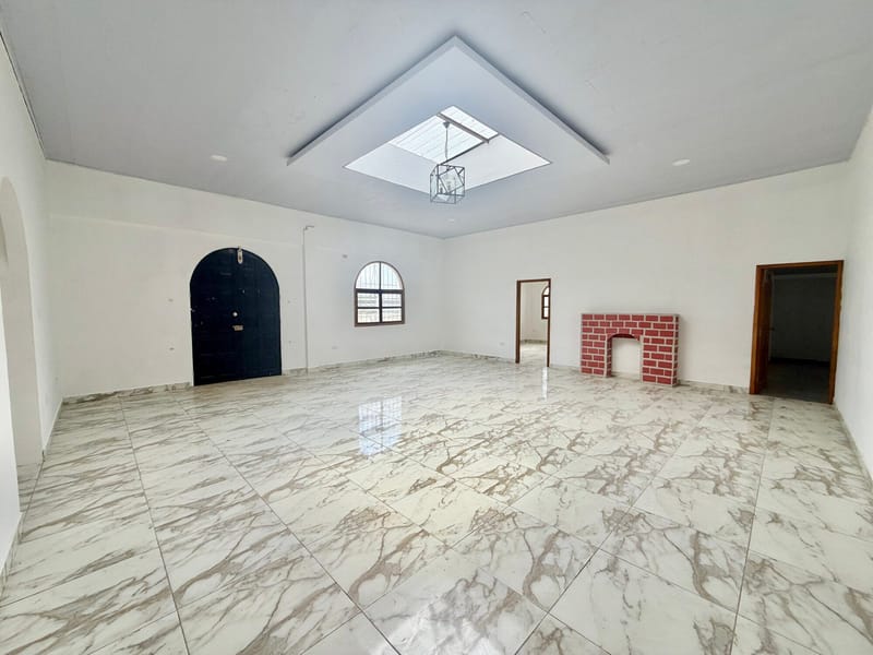 MILINA: CORNER LOT WITH A HOUSE AND A SWIMMING POOL, 3 BLOCKS FROM THE OCEAN — photo 9