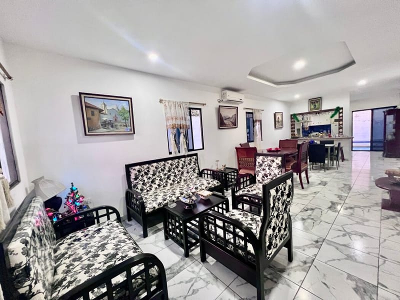 SALINAS: NEW HOME NEAR TWO PARKS — photo 4