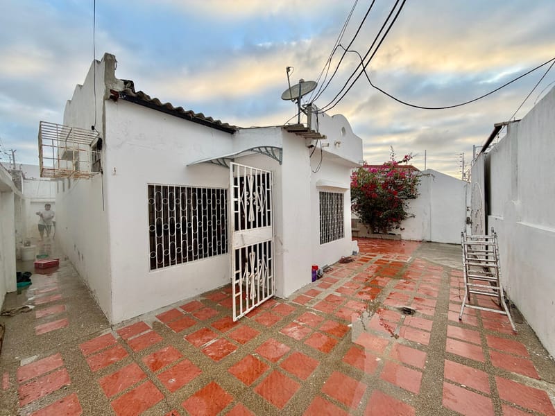 MILINA: CASA CON SUITE INDEPENDIENTE FRENTE AL MAR A 1 CUADRA — foto 10