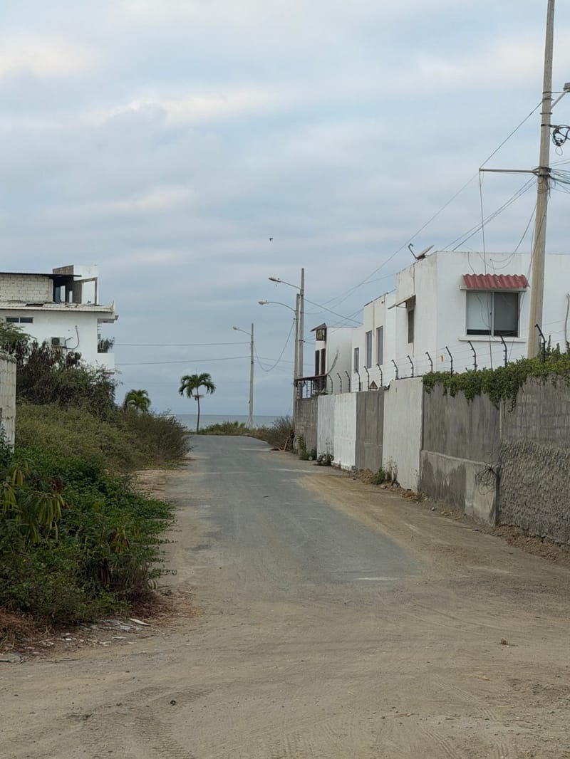 MILINA: CASA CON SUITE INDEPENDIENTE FRENTE AL MAR A 1 CUADRA — foto 19