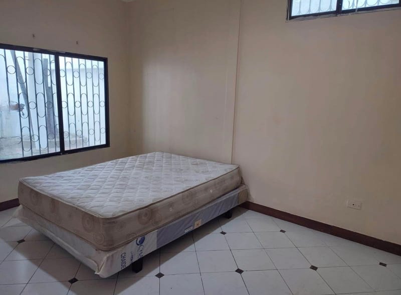 MILINA: CASA CON SUITE INDEPENDIENTE FRENTE AL MAR A 1 CUADRA — foto 7