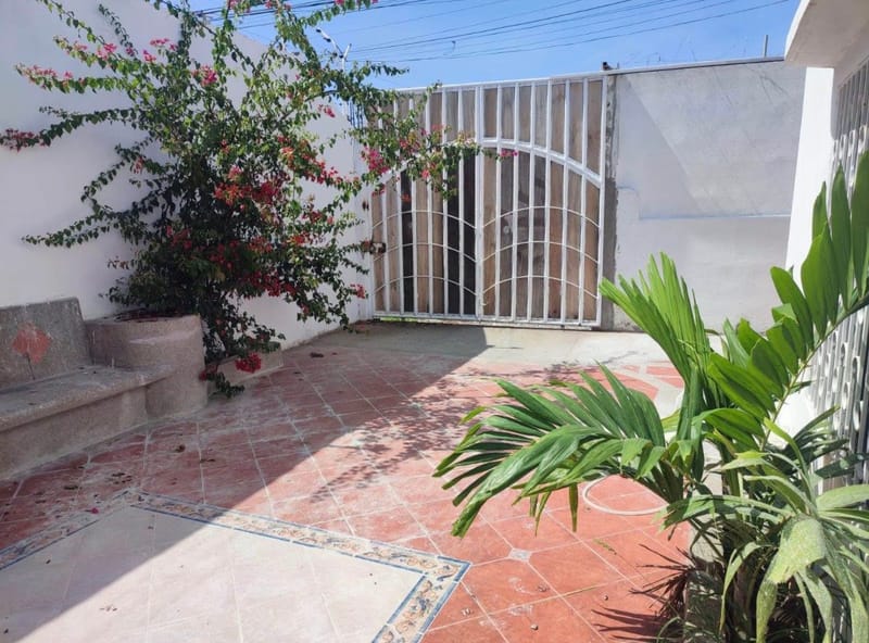 MILINA: CASA CON SUITE INDEPENDIENTE FRENTE AL MAR A 1 CUADRA — foto 16