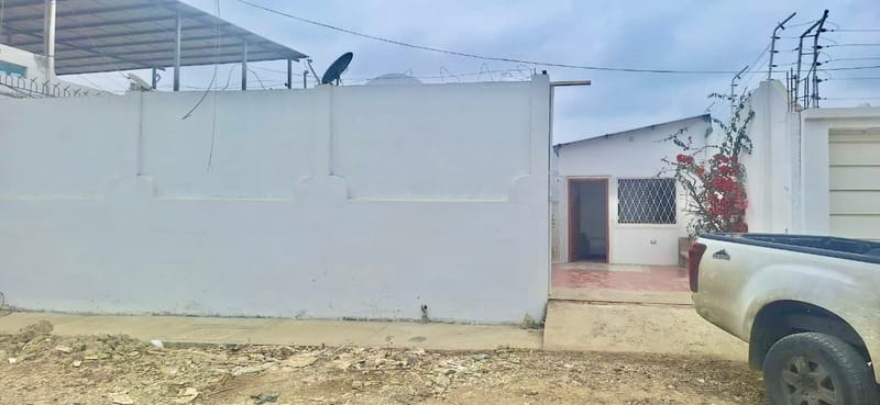 MILINA: CASA CON SUITE INDEPENDIENTE FRENTE AL MAR A 1 CUADRA — foto 17