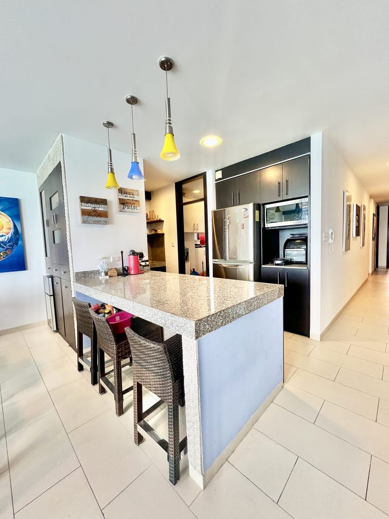 Premium Oceanfront Condo: Pool, Rooftop, and Unique Views • in San Lorenzo – Salinas — photo 18