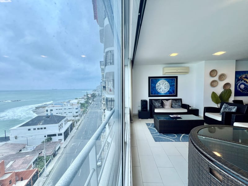 Premium Oceanfront Condo: Pool, Rooftop, and Unique Views • in San Lorenzo – Salinas — photo 25