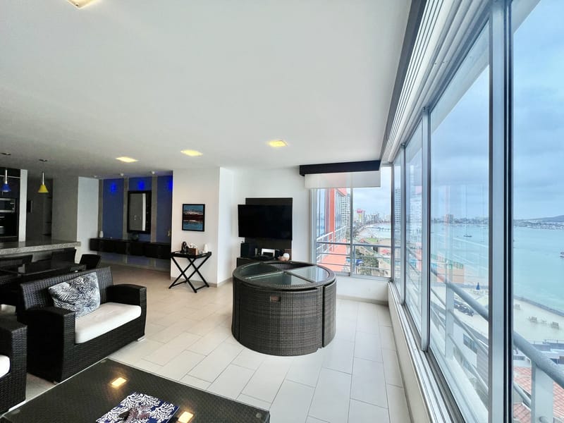 Premium Oceanfront Condo: Pool, Rooftop, and Unique Views • in San Lorenzo – Salinas — photo 29
