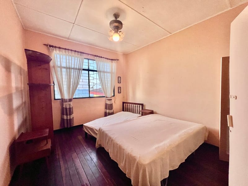 Gated Oceanfront Community: 2-Bedroom, 2-Bathroom Vintage Home — photo 15