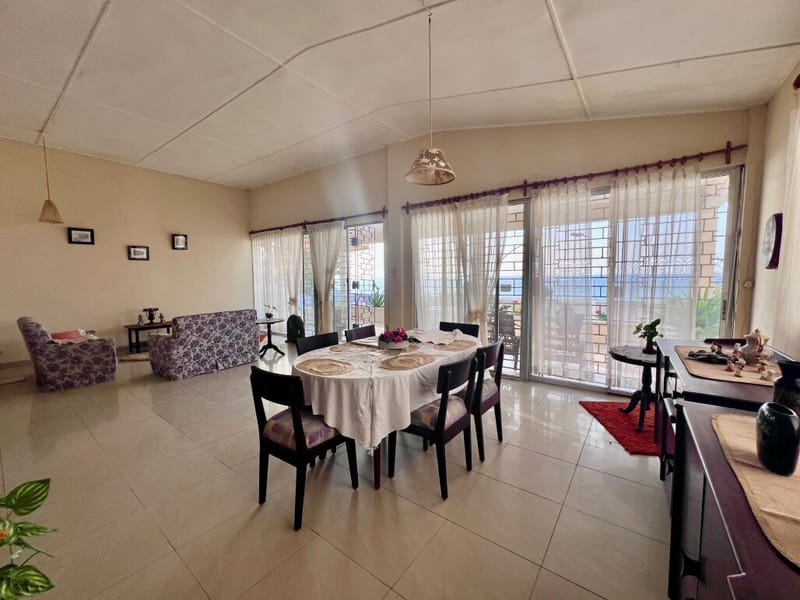 Gated Oceanfront Community: 2-Bedroom, 2-Bathroom Vintage Home — photo 11