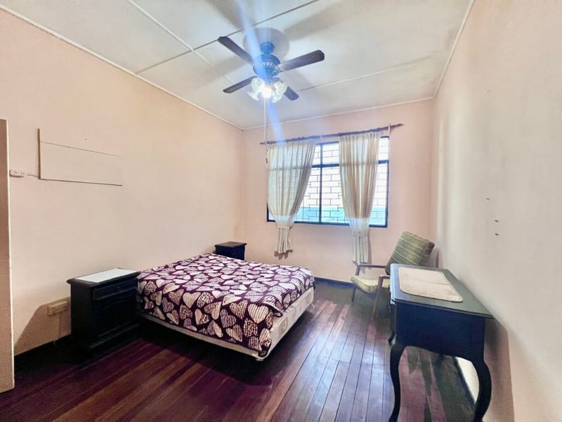 Gated Oceanfront Community: 2-Bedroom, 2-Bathroom Vintage Home — photo 18