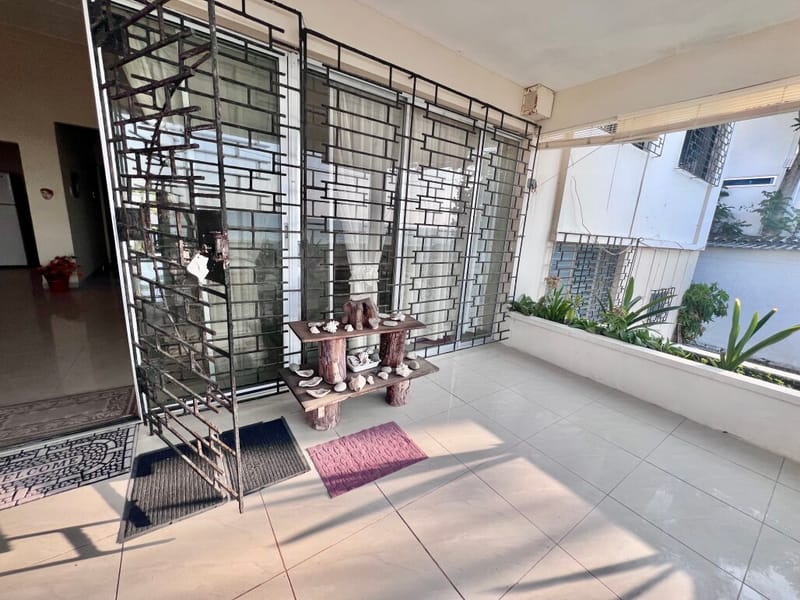 Gated Oceanfront Community: 2-Bedroom, 2-Bathroom Vintage Home — photo 7