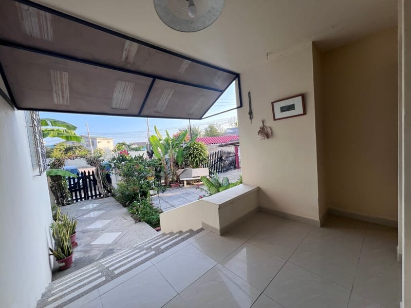 Gated Oceanfront Community: 2-Bedroom, 2-Bathroom Vintage Home — photo 25