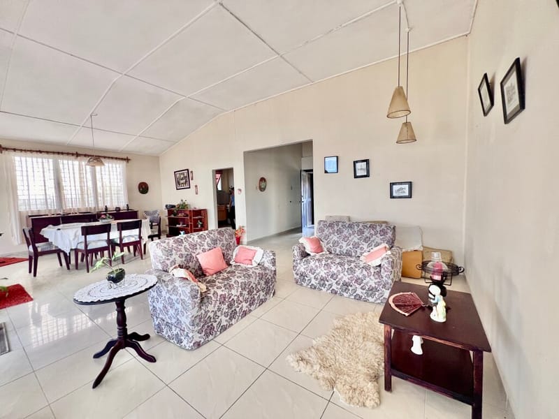 Gated Oceanfront Community: 2-Bedroom, 2-Bathroom Vintage Home — photo 9